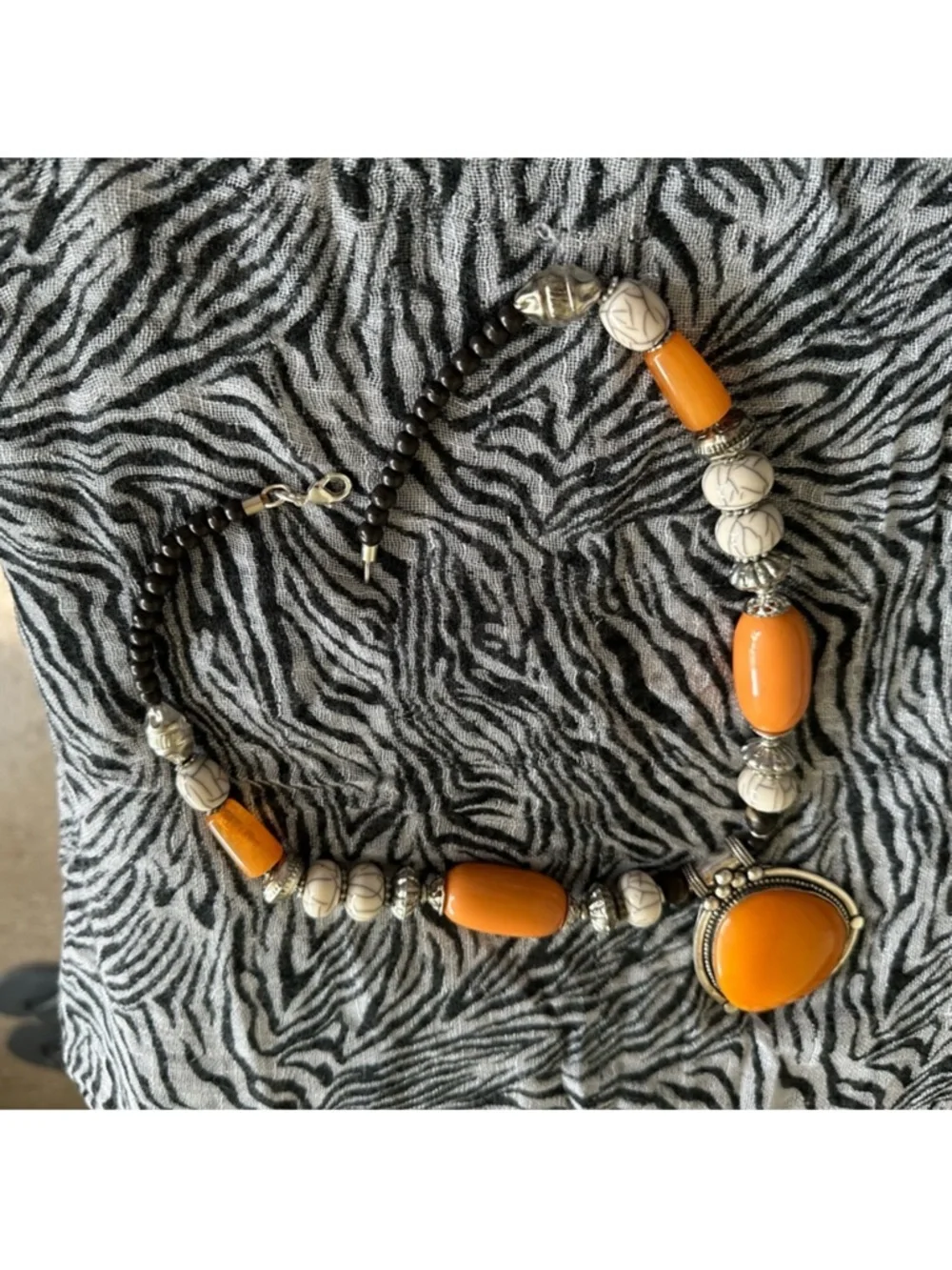 Elegant silver and orange pendant necklace - Picture 9 of 9